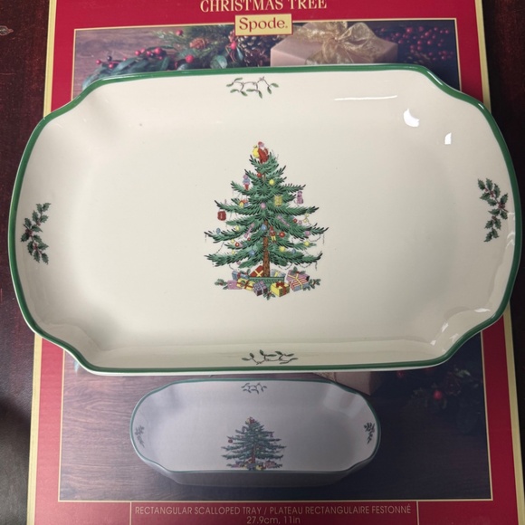 Set of 2 Spode Christmas Tree Rectangular Scalloped Tray - Picture 6 of 6